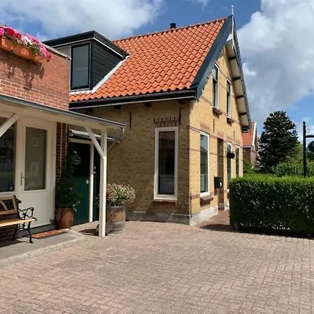 Oostvoornsch 4* 우스트부르네