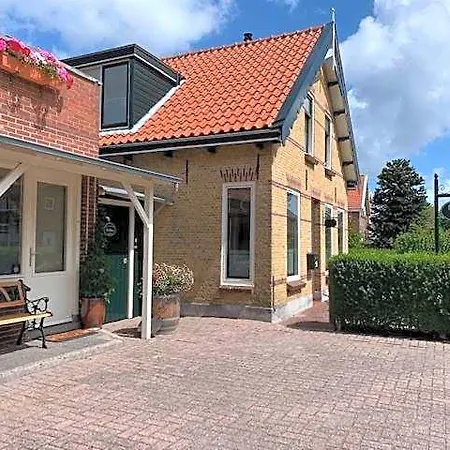 Oostvoornsch 4* 우스트부르네